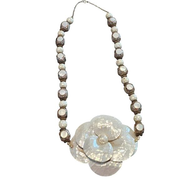 Vintage Mother of Pearl Necklace White Beaded 11" Flower Wedding Elegant 90s MOP - Picture 1 of 10